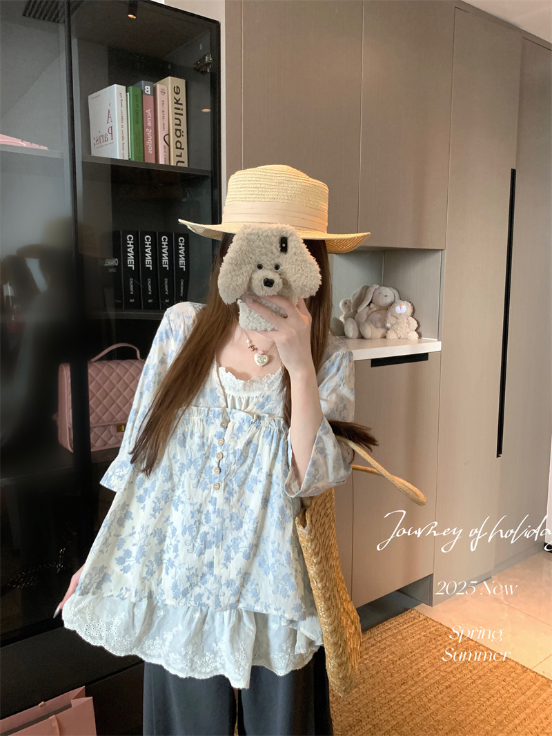 French Floral V-Neck Seven-Sleeve Blouse with Lace Cami Set - Image 4