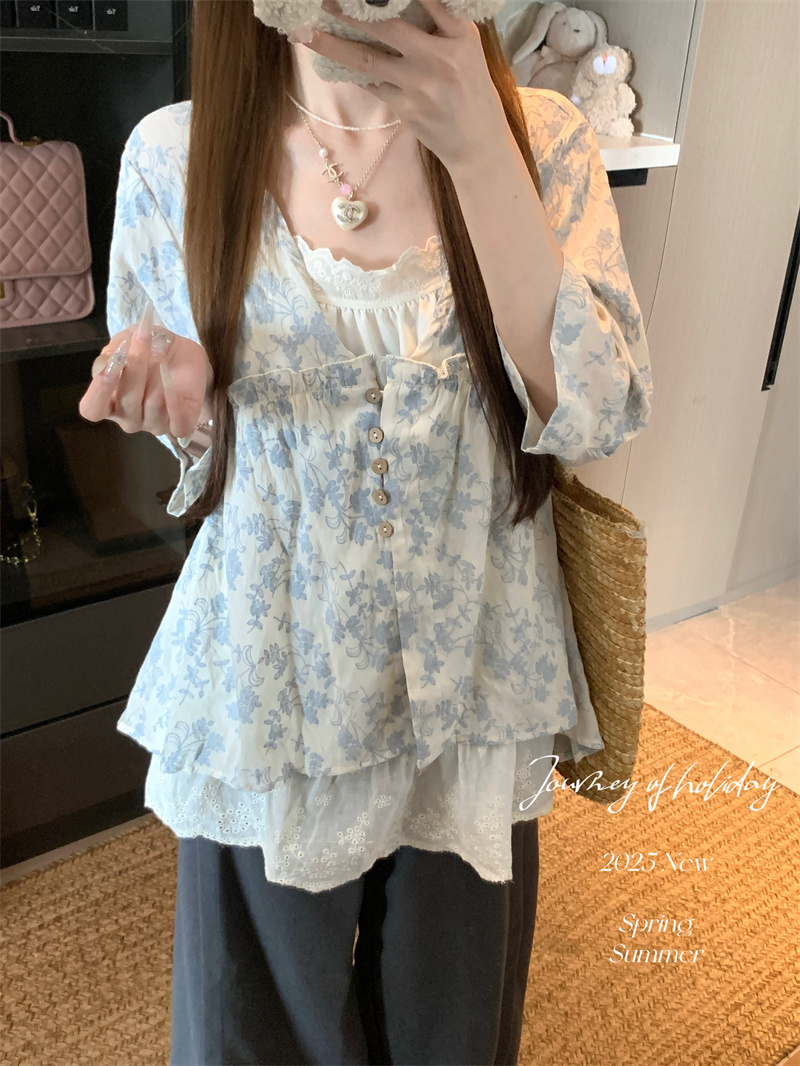 French Floral V-Neck Seven-Sleeve Blouse with Lace Cami Set - Image 2