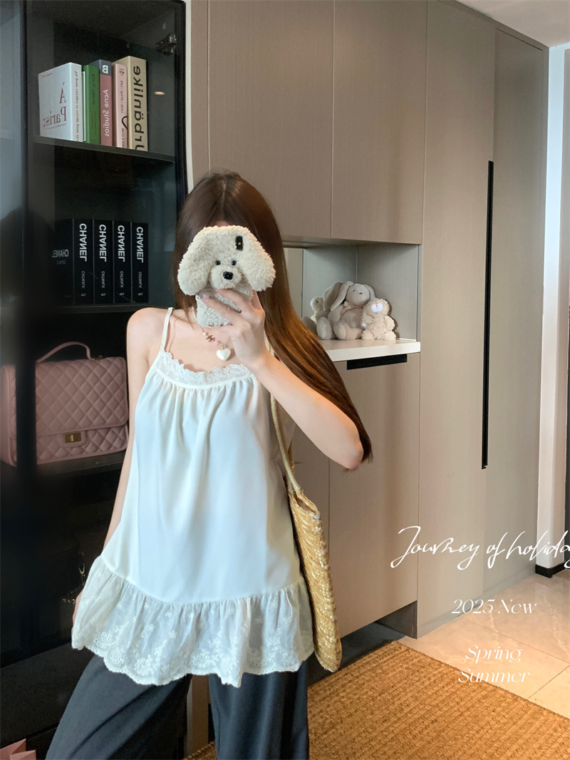 French Floral V-Neck Seven-Sleeve Blouse with Lace Cami Set - Image 3