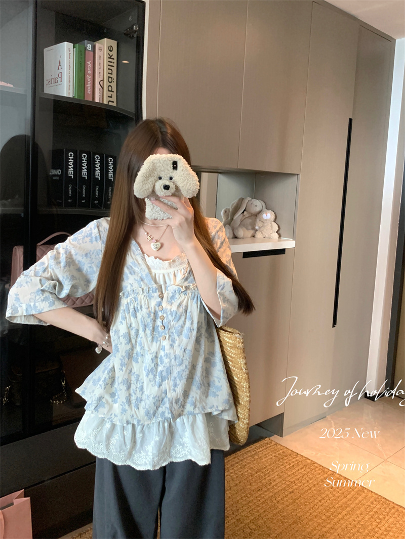 French Floral V-Neck Seven-Sleeve Blouse with Lace Cami Set