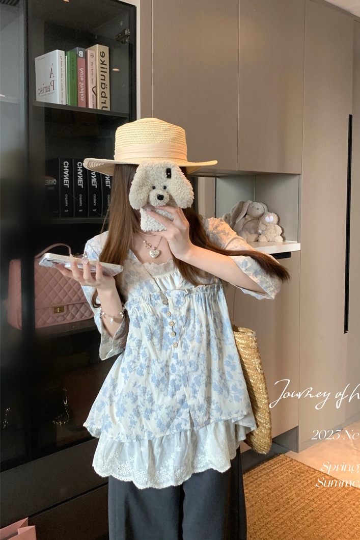 French Floral V-Neck Seven-Sleeve Blouse with Lace Cami Set - Image 5
