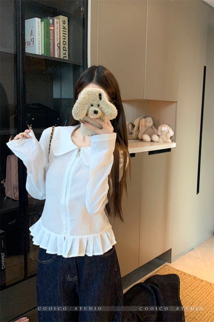 Pleated Waist Zip Shirt with Doll Collar and Pinstripes in White - Image 5