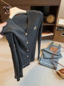 Dark Gray V-Neck Long Sleeve Polo Knit Cardigan Top for Women 2026 Early Autumn Slimming